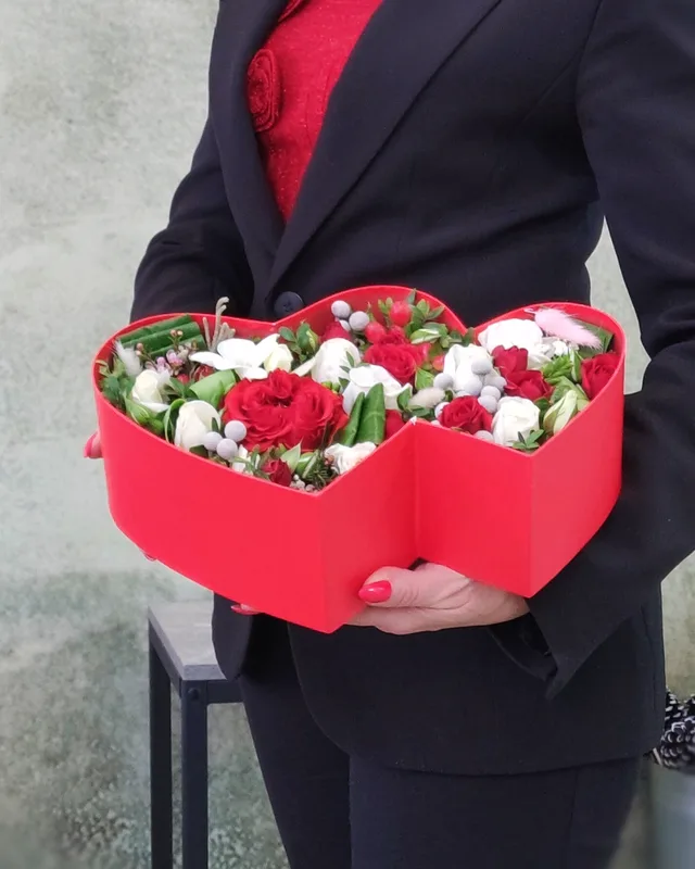 Композиция в коробке 💕с цветами 